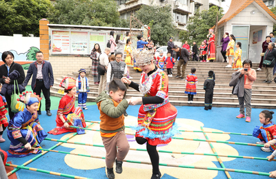 【我們的節(jié)日】幼兒園舉行“多彩三月三,快樂(lè)師幼娃”民族文化展示活動(dòng)