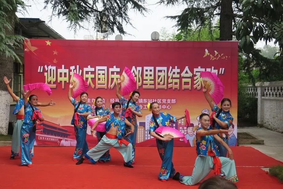 蚌埠長(zhǎng)淮衛(wèi)鎮(zhèn)東站社區(qū)“慶中秋、迎國(guó)慶鄰里團(tuán)結(jié)合家歡”主題活動(dòng)